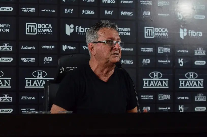 Rezini diz que mandar&aacute; carta a CBF ap&oacute;s pol&ecirc;mica no VAR