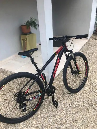 Bicicleta &eacute; furtada enquanto dono trabalhava, no Centro