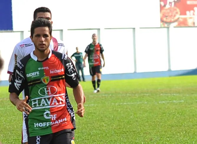Brusque traz meio-campo que atuou em 2014