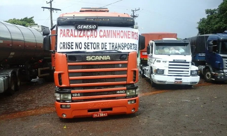 Sem acordo, caminhoneiros fazem nova paralisação