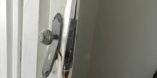 TV e notebooks são levados após arrombamento de residência