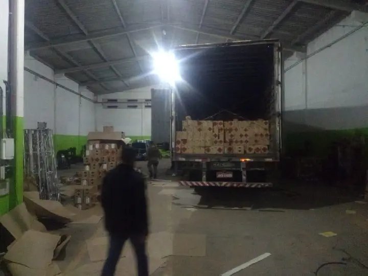 PM descobre galp&atilde;o com cargas roubadas na Ant&ocirc;nio Heil