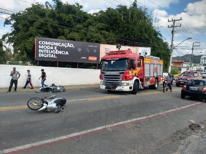 Choque envolve duas motocicletas no bairro Steffen