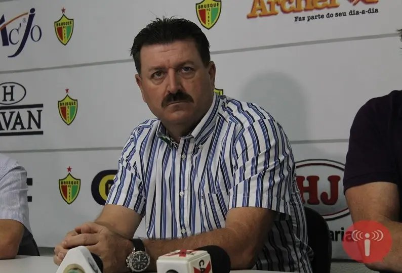 Leandro Campos é apresentado pela diretoria