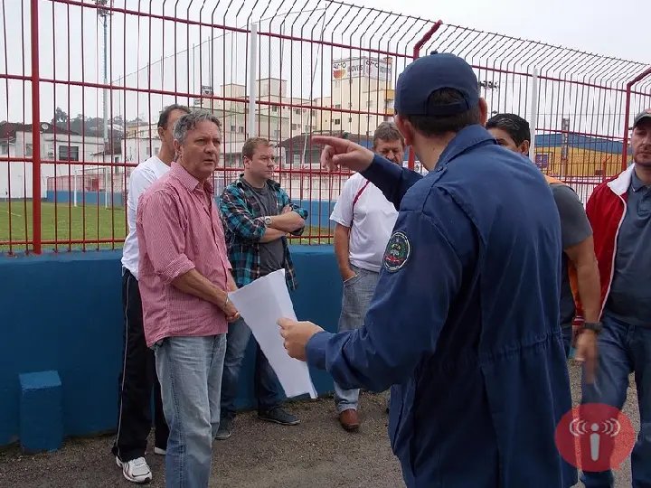União de forças para estrear em casa