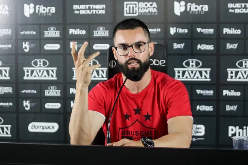 "Ai &eacute; brincar com a nossa cara. Se fosse para o Cruzeiro iria mandar voltar?"