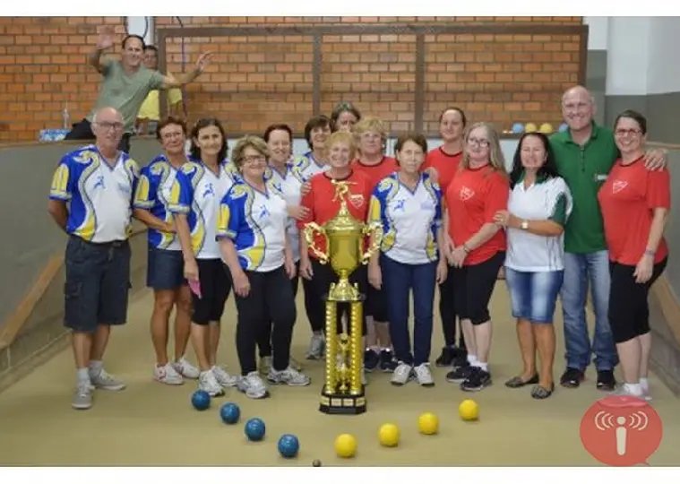 Duas equipes lideram o Municipal