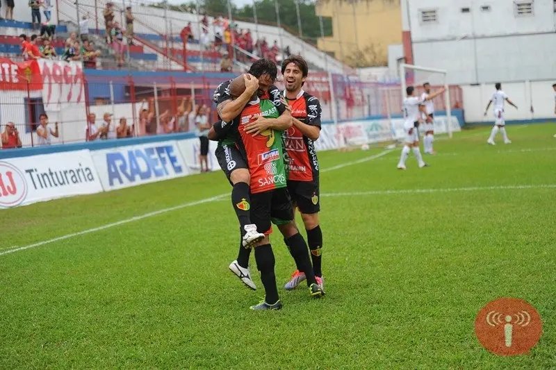 Bruscão estreará em Seara na briga por vaga