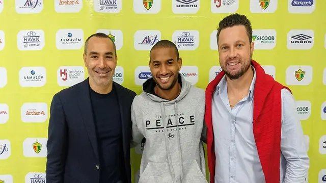Edilson renova com o Brusque por mais tr&ecirc;s anos