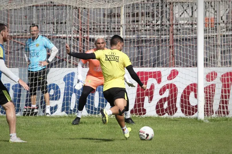 Quadricolor realiza treino no est&aacute;dio Augusto Bauer