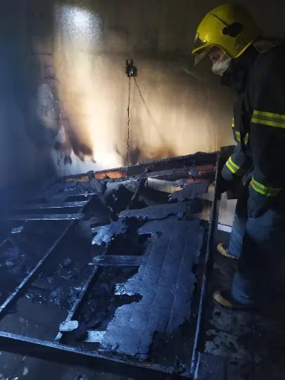 Inc&ecirc;ndio atinge resid&ecirc;ncia no Thomaz Coelho, em Brusque