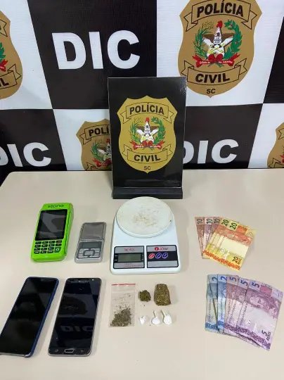 Homem &eacute; preso em Brusque por tr&aacute;fico de drogas e recepta&ccedil;&atilde;o