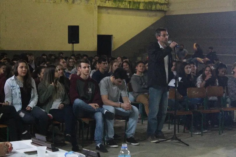 Sessão itinerante cobra ações para EEB João Boos
