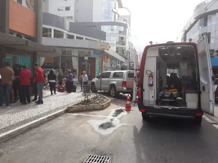 Homem &eacute; atropelado na faixa de pedestres, no Centro