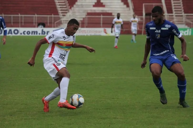 J&uacute;nior Pirambu e Gama est&atilde;o liberados para jogar