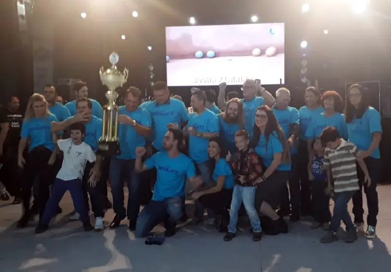 Imigrante finalmente ergue a ta&ccedil;a de campe&atilde;o dos XXII JCG