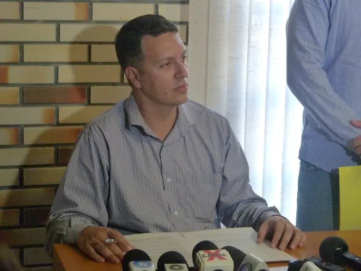 Constituição estadual impede voto aberto