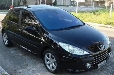 Carro e televisão são furtados após arrombamento