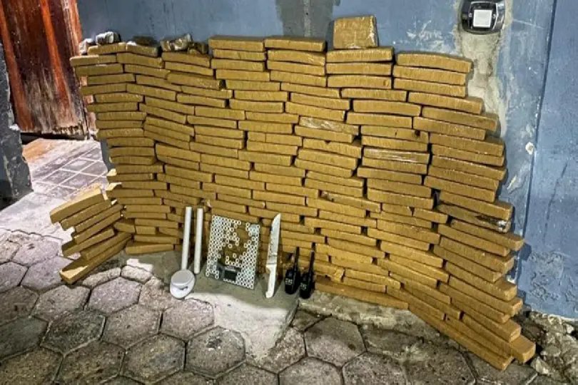 PM apreende mais de 110 kg de maconha em Cambori&uacute;