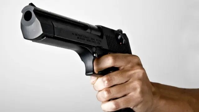 Correntes e pulseiras levados em assalto a joalheria