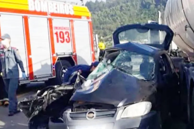 Mulher gr&aacute;vida de 5 meses morre em acidente 