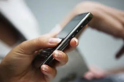 Mulher cai em golpe do acidente, mas consegue bloquear depósito
