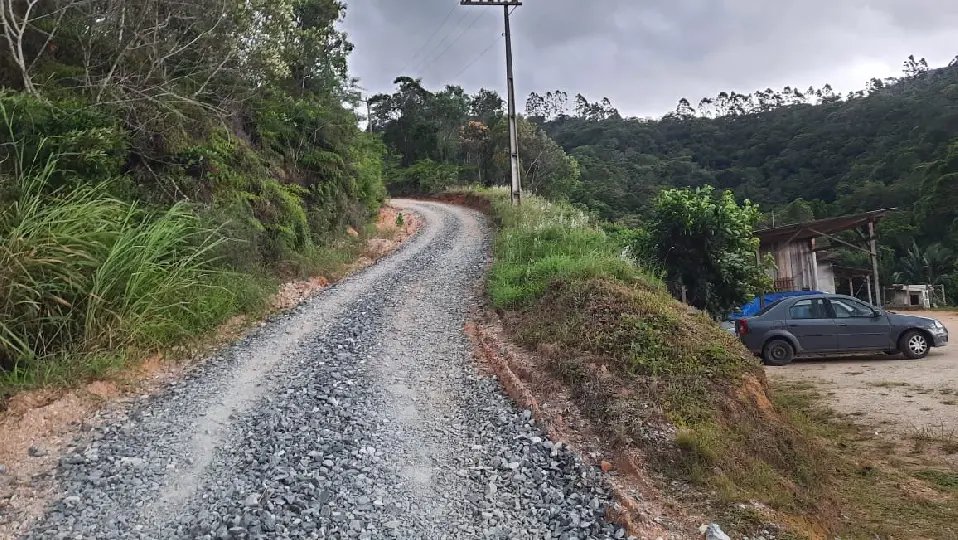 Jovens ficam feridos ap&oacute;s escorregarem em cachoeira, no Zant&atilde;o