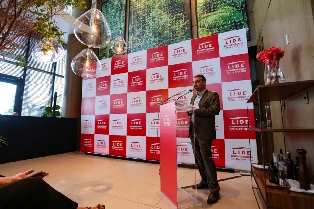 Em evento, Carlos Mois&eacute;s destaca avan&ccedil;os de SC para retomada econ&ocirc;mica