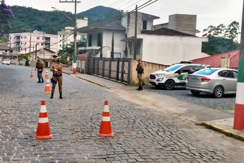 Em abordagem PM flagra jovem com droga