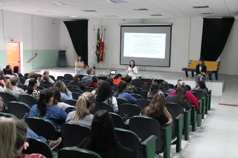 Secretaria da Educa&ccedil;&atilde;o realiza forma&ccedil;&atilde;o para monitores da educa&ccedil;&atilde;o especial