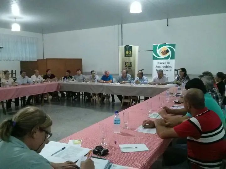 Diretoria se reúne com prefeito e empresários de Botuverá