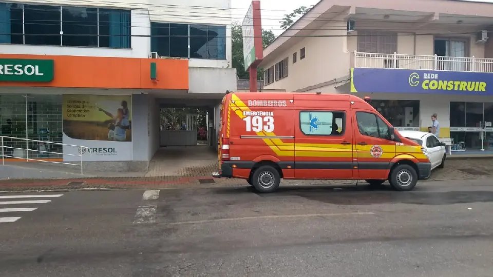 Mulher morre ao prender a cabe&ccedil;a no elevador
