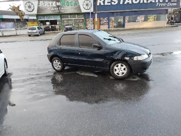 Carros colidem na Ant&ocirc;nio Heil, mas motoristas escapam ilesos