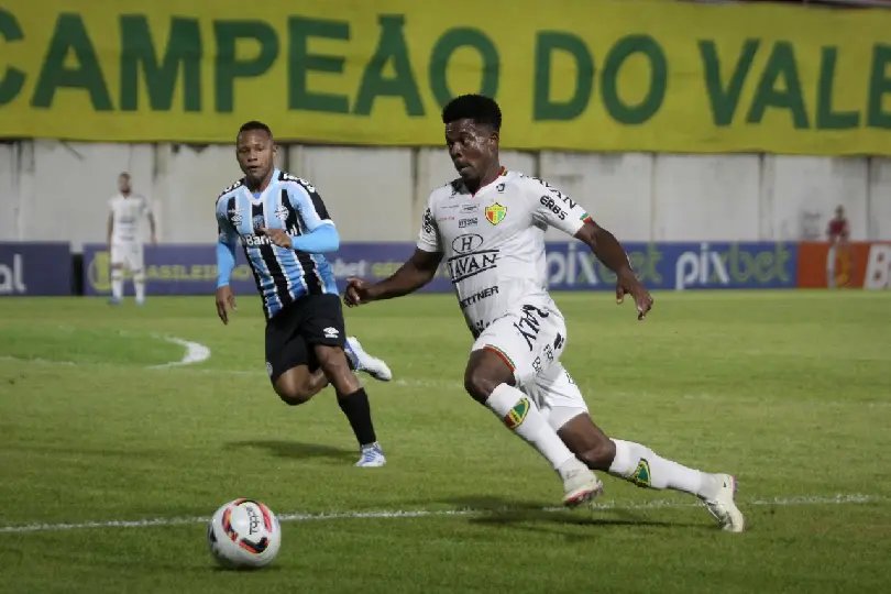 Brusque faz boa partida, mas empata com o Gr&ecirc;mio