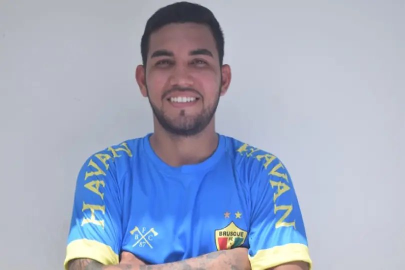 Lateral Alex Ruan &eacute; contratado pelo Brusque