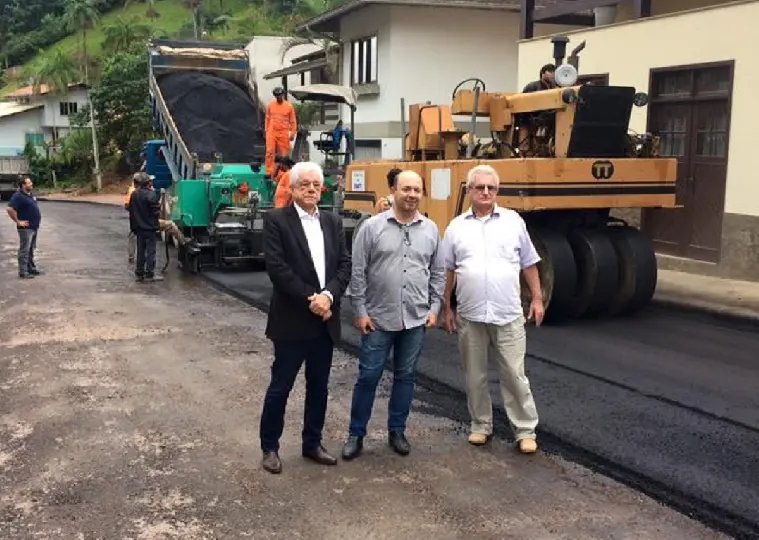 Rua Bulcão Viana começa a ser asfaltada