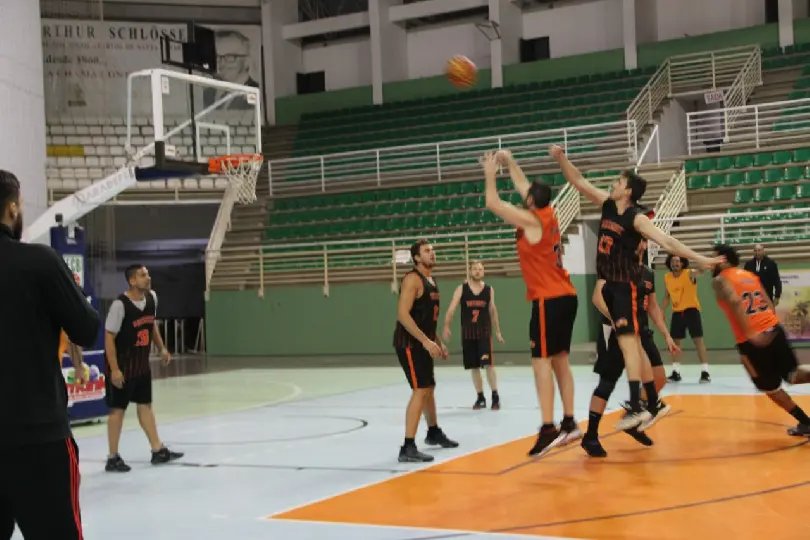 Com placar apertado, Centro vence o Maluche nos Comunit&aacute;rios 