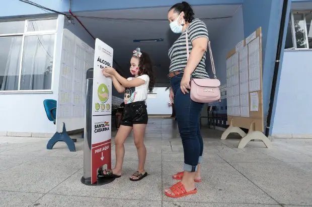 EPIs garantem retorno seguro das atividades nas escolas estaduais