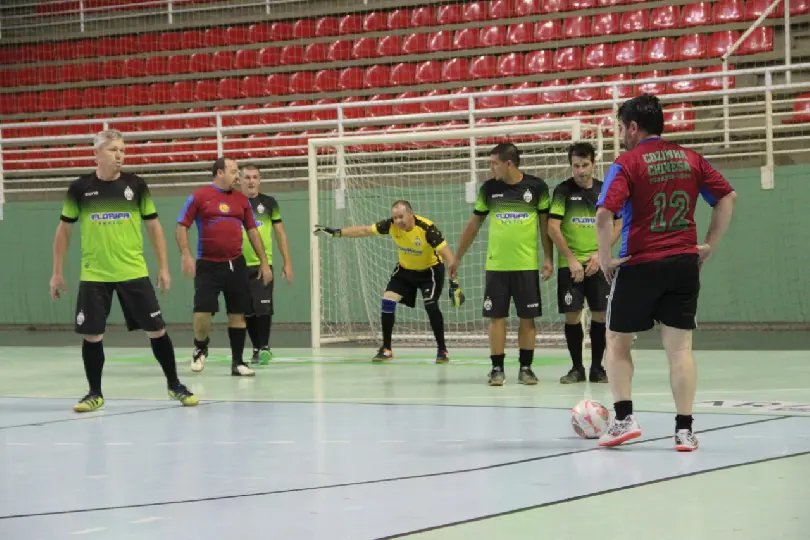 Bateas vence Souza Cruz e garante vaga na final do futsal s&ecirc;nior