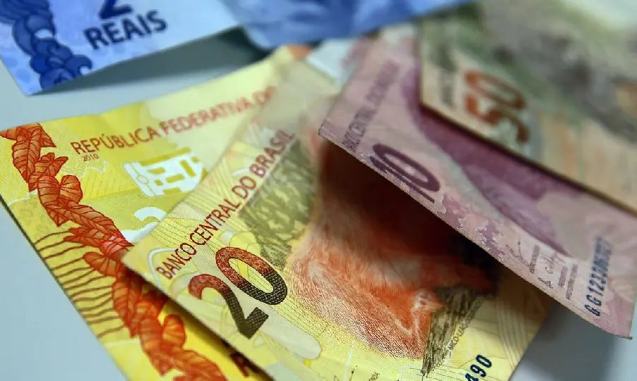 O sal&aacute;rio m&iacute;nimo regional de SC dever&aacute; variar entre R$ 1.281,00 e R$ 1.467,00
