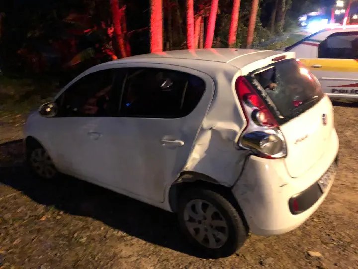 Choque entre carro e moto na Ivo Silveira deixa um ferido