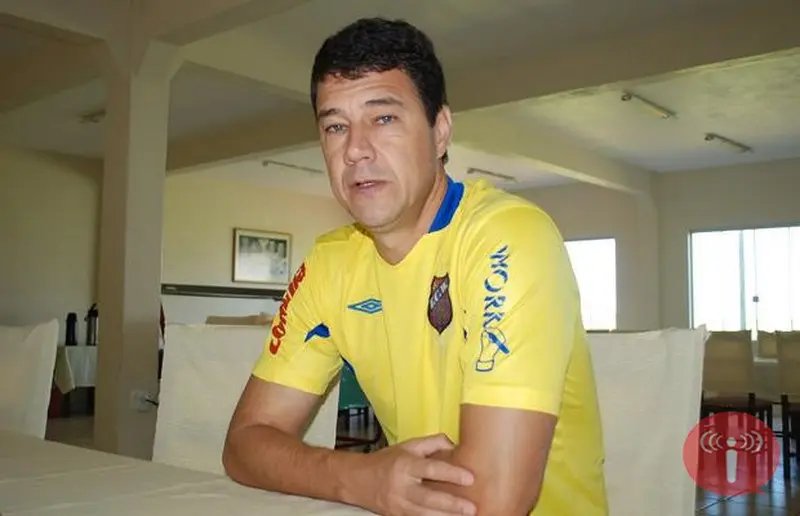 Treinador quer contratar atletas de confiança