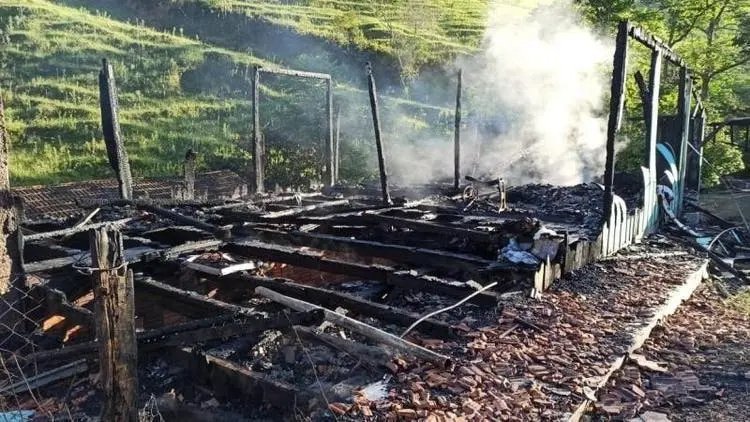 Inc&ecirc;ndio em resid&ecirc;ncia deixa tr&ecirc;s v&iacute;timas, em Rio do Sul