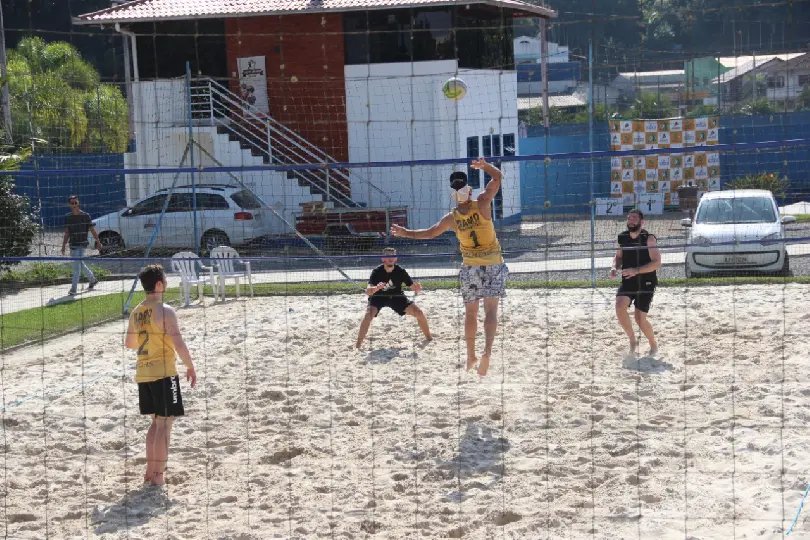 Guarani vence no voleibol de praia feminino e S&atilde;o Lu&iacute;z no masculino