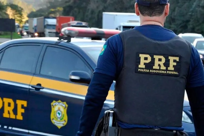  PRF apreende armas e carregadores de pistolas em tanque de combust&iacute;vel 
