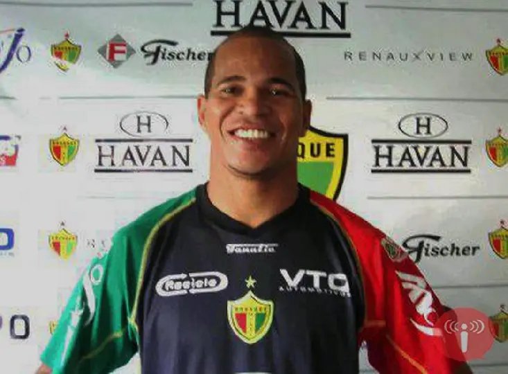 Chulapa espera definição do treinador para acertar retorno