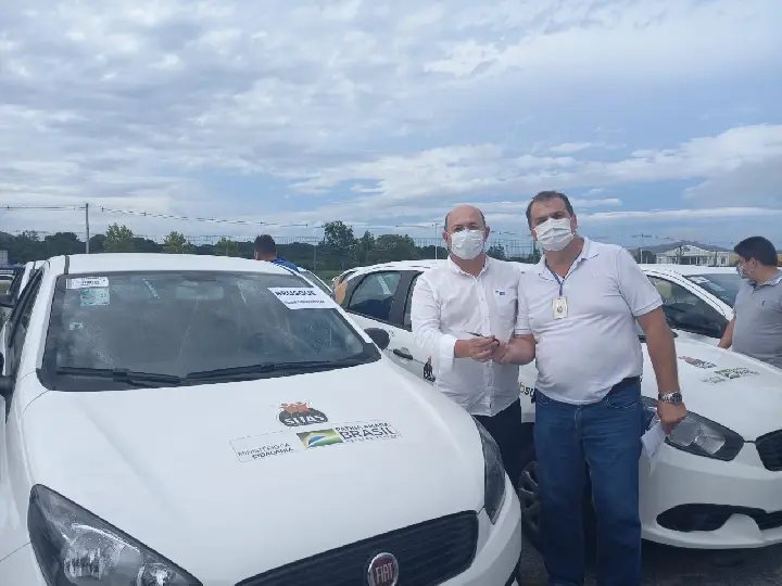 Prefeitura de Brusque recebe tr&ecirc;s ve&iacute;culos em cerim&ocirc;nia com presen&ccedil;a de Bolsonaro