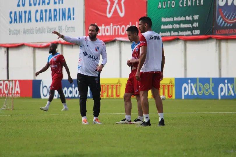 O Carlos Renaux treinou no Augusto Bauer, visando o jogo contra o Inter de Lages