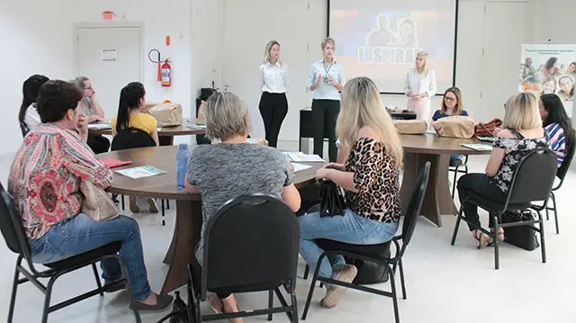 Professores s&atilde;o capacitados em metodologia sobre o meio-ambiente