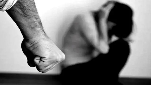 Homem &eacute; preso por amea&ccedil;ar esposa
